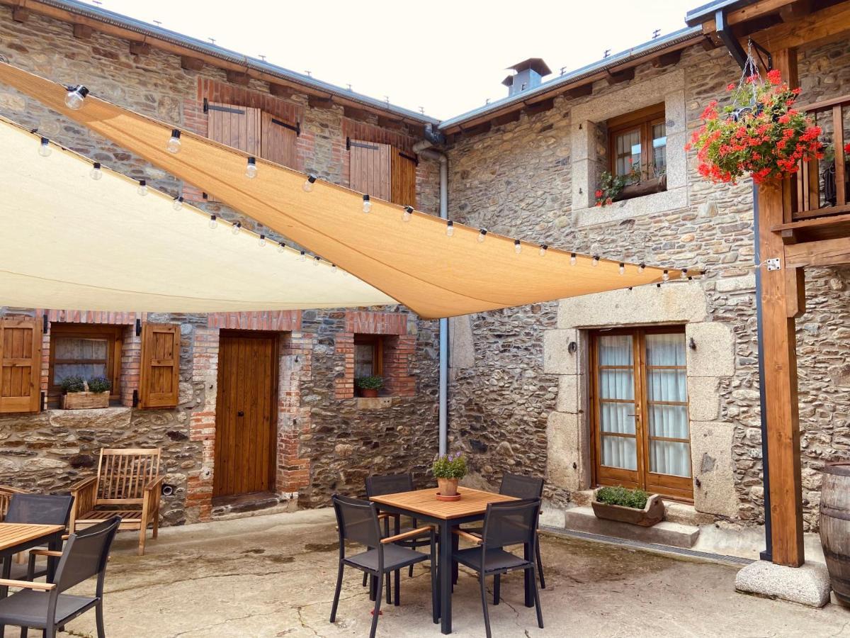 Aparthotel Les Corts Llivia Buitenkant foto