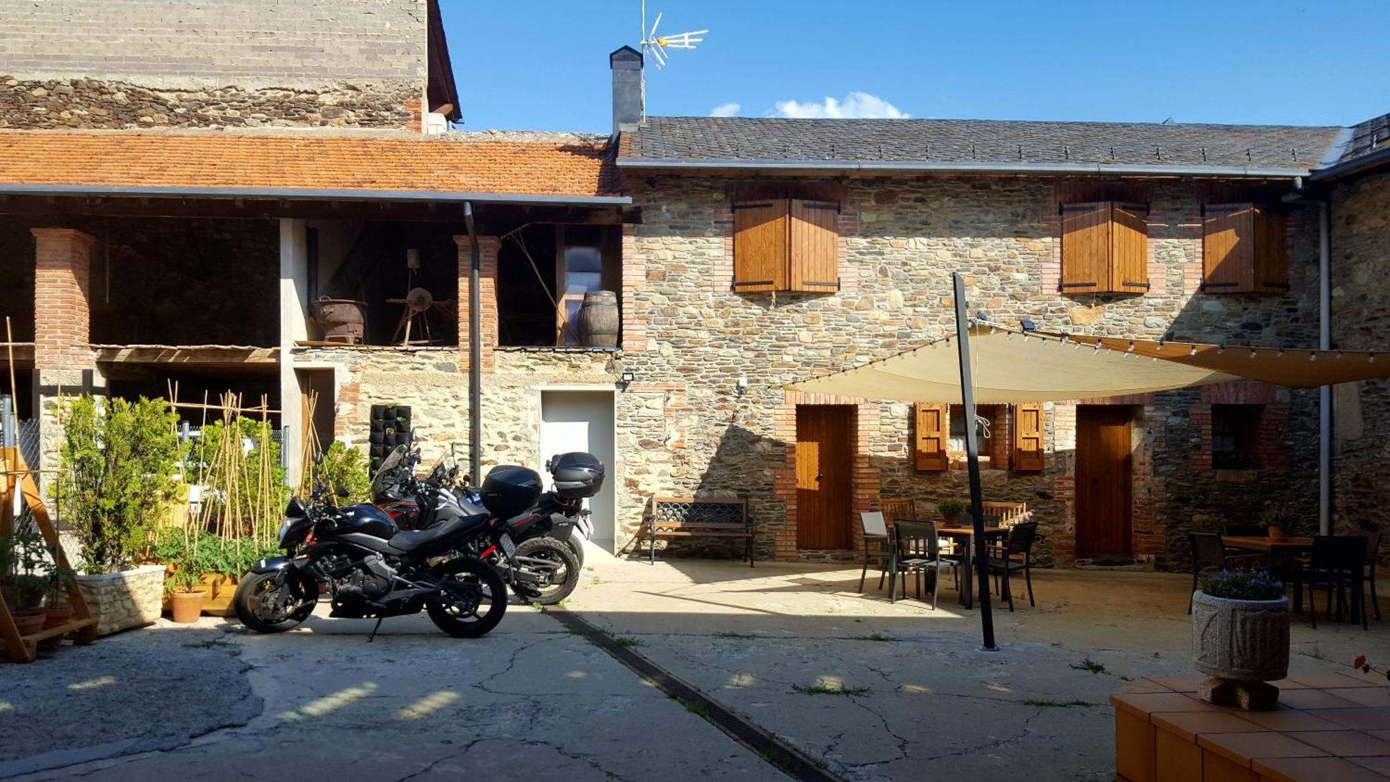 Aparthotel Les Corts Llivia Buitenkant foto