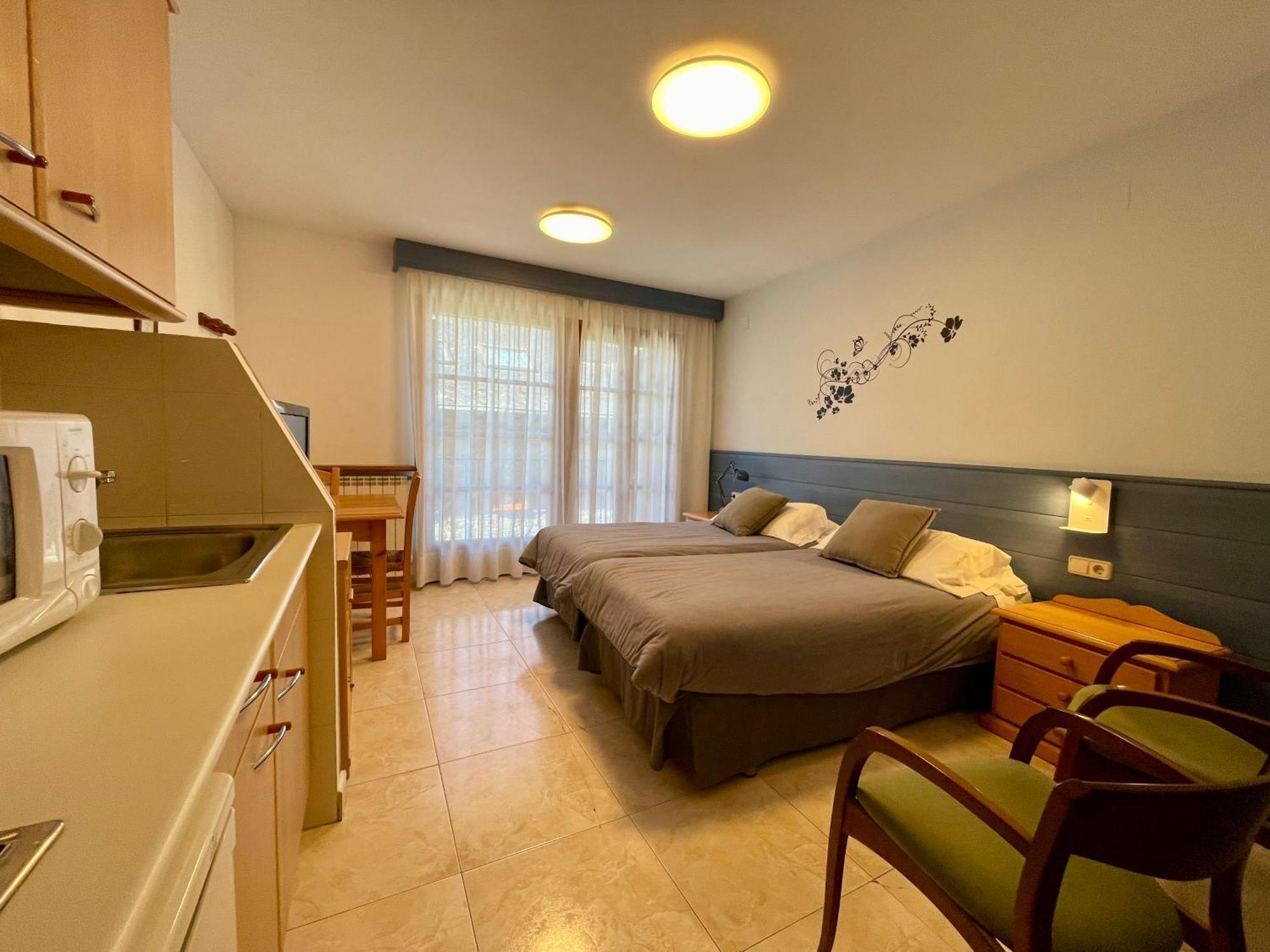 Aparthotel Les Corts Llivia Buitenkant foto