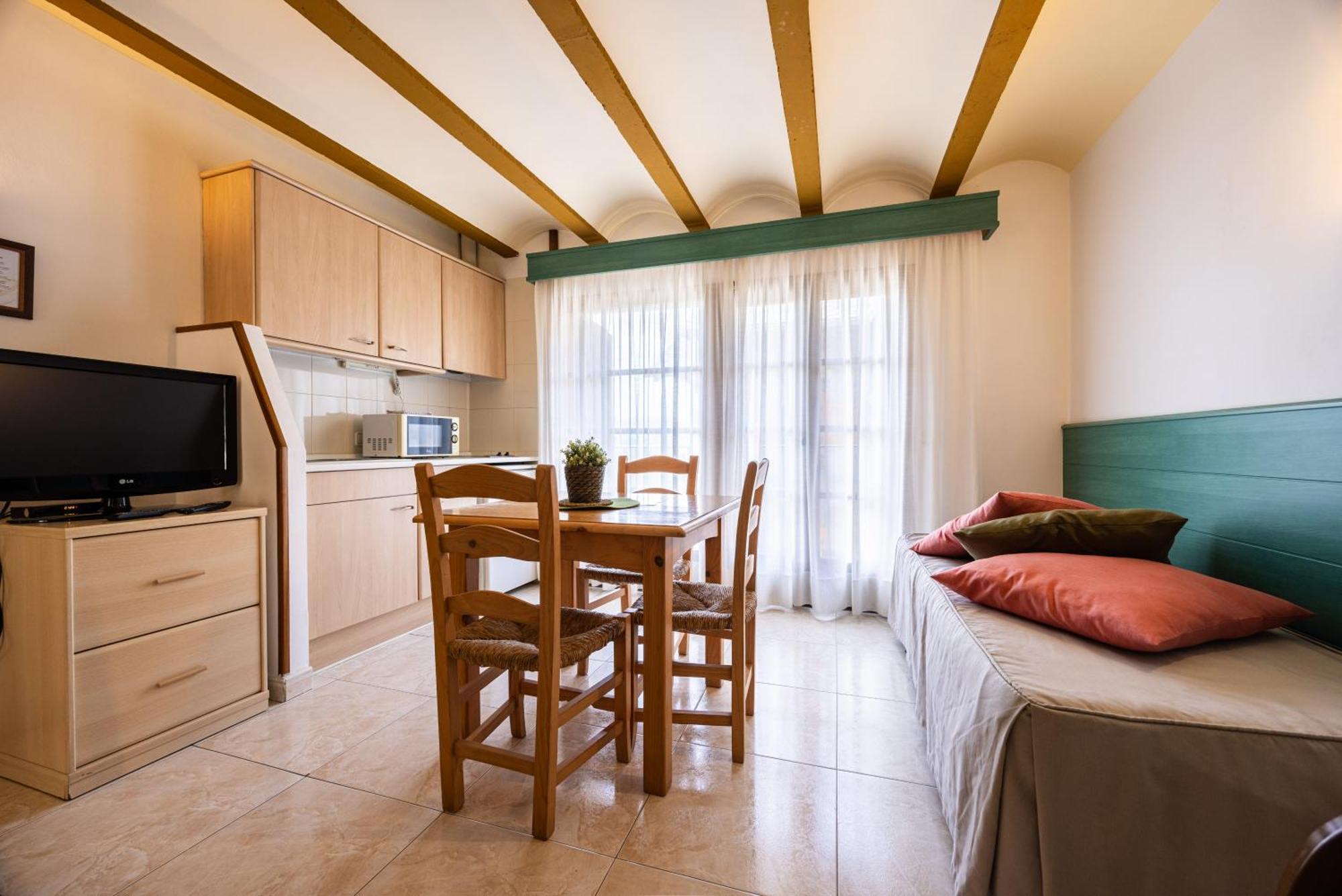 Aparthotel Les Corts Llivia Buitenkant foto