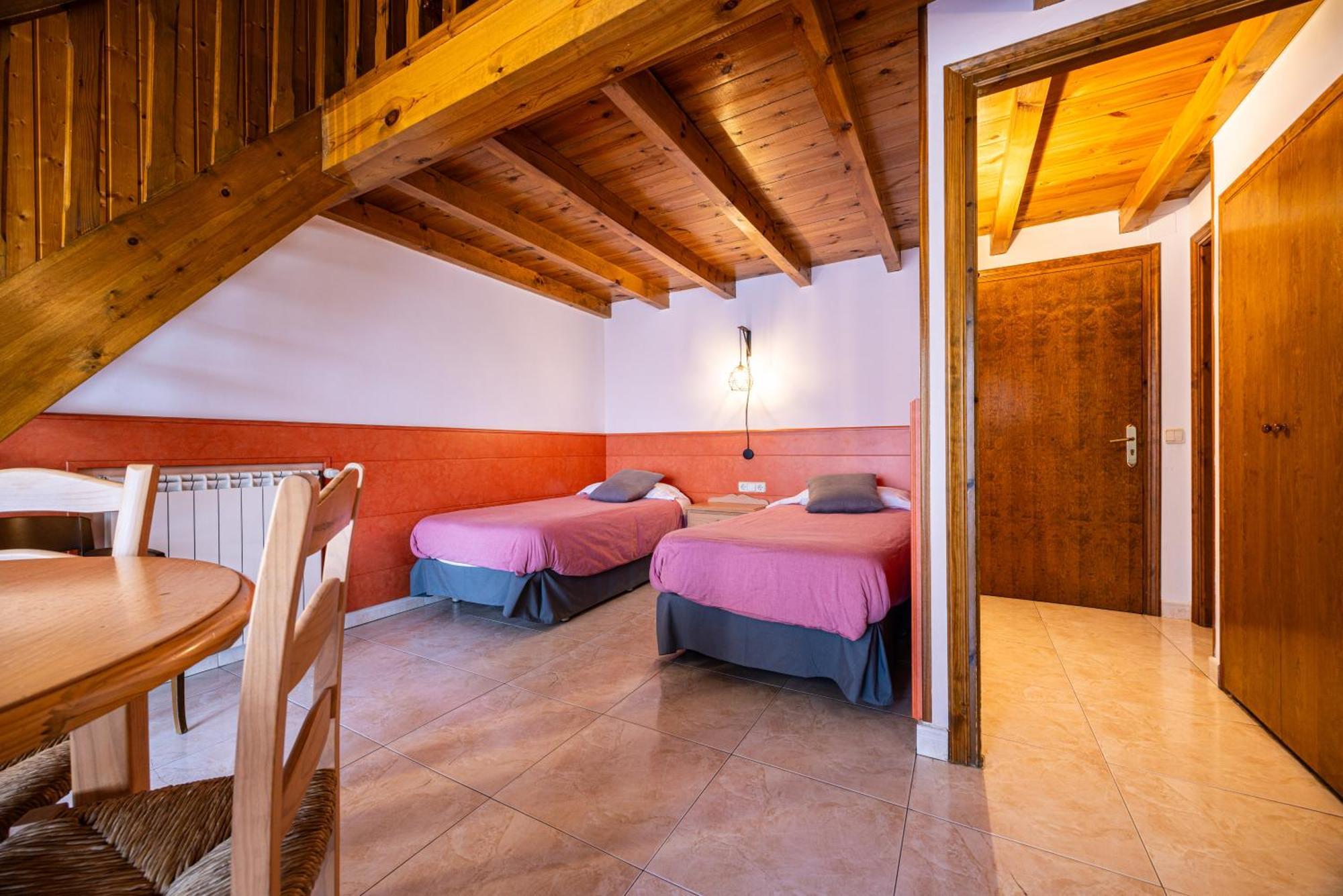 Aparthotel Les Corts Llivia Buitenkant foto
