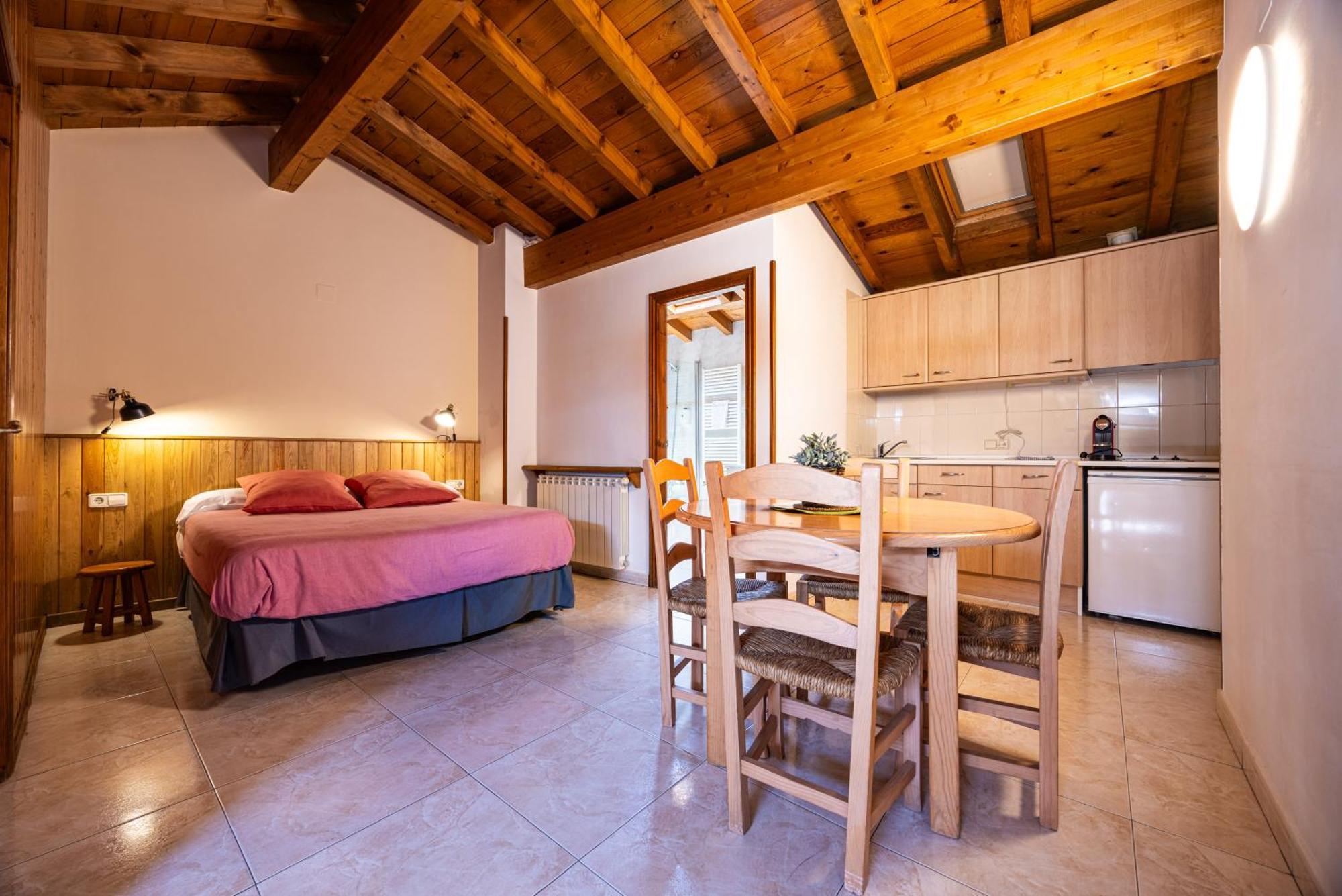 Aparthotel Les Corts Llivia Buitenkant foto